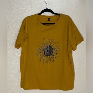 SHEIN Yellow Sunflower T-shirt Top Women’s Curve Size 1X